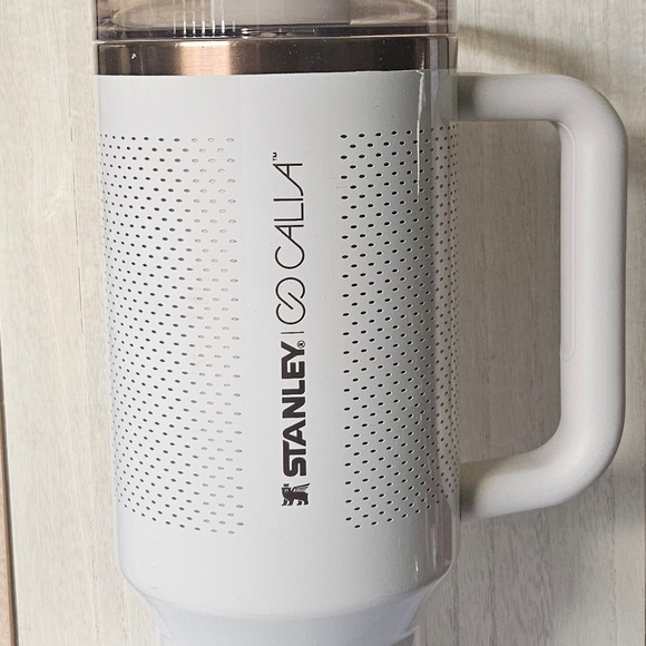 NWT Stanley Calia Quencher Tumbler 40oz Oat Milk - Picture 2 of 3